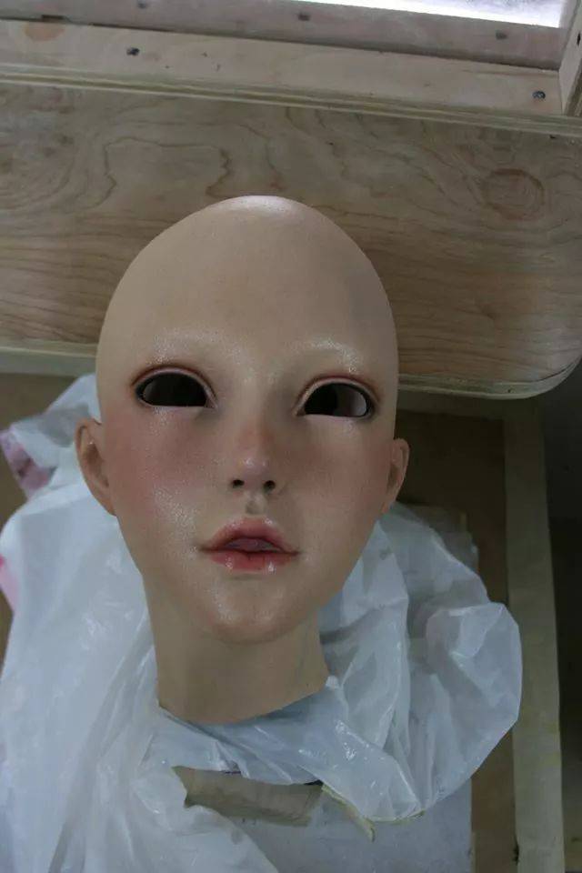 大乔:没眉毛头发眼珠的我还美吗?