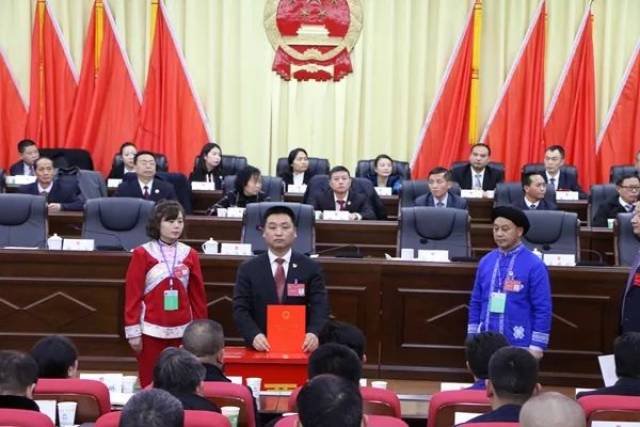 管庆良以全票当选修文县人民政府县长