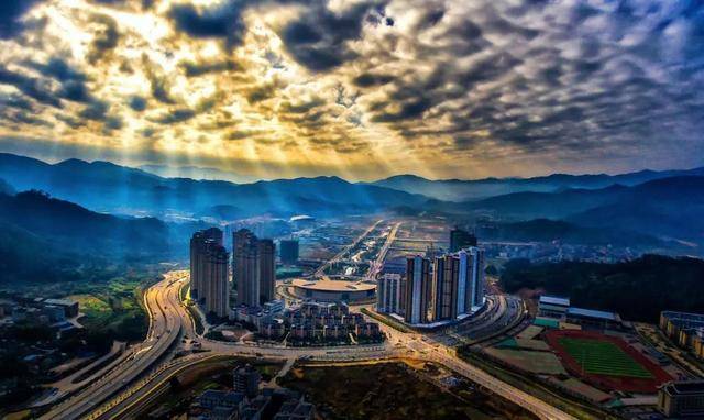 一等奖 《光耀溪北洋新区》陈卫华 《溪北洋之晨》陈敏 《五福公园