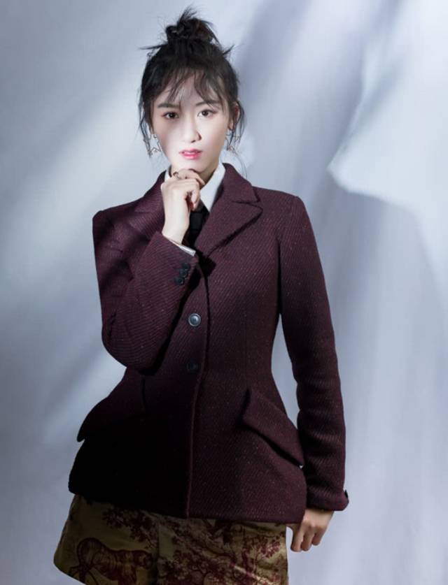 袁冰妍穿紧身裤很有心机这圆规腿分分钟让女人羞愧