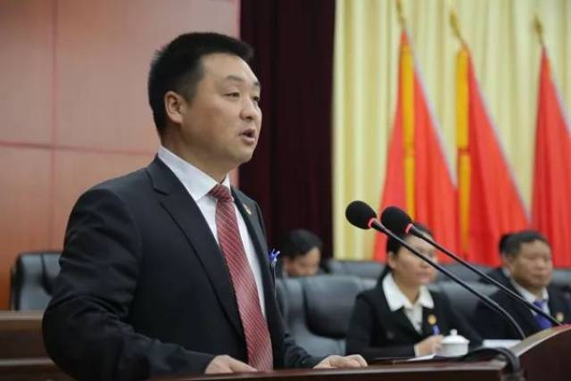 管庆良以全票当选修文县人民政府县长