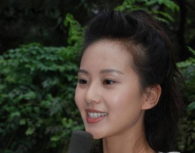 肿眼泡,大龅牙,女神形象幻灭!看来她们只适合活在精修图中