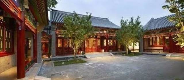 演员李成儒到底多有钱? 四合院紧挨着故宫, 家具全是金丝楠木