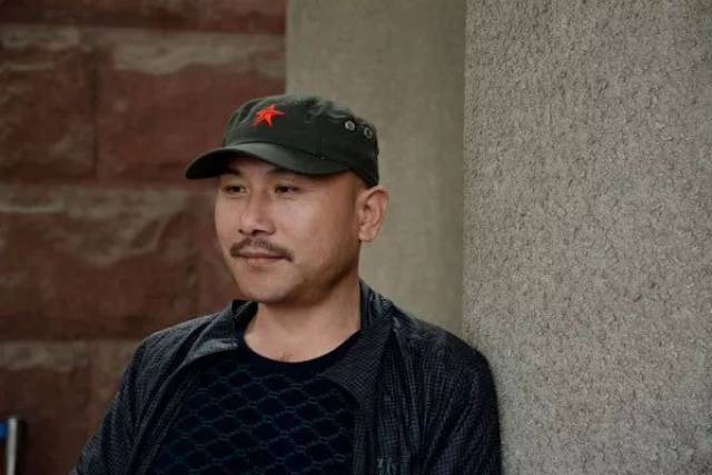 李朝德,男,1977年9月生,云南师大中文系毕业,当过