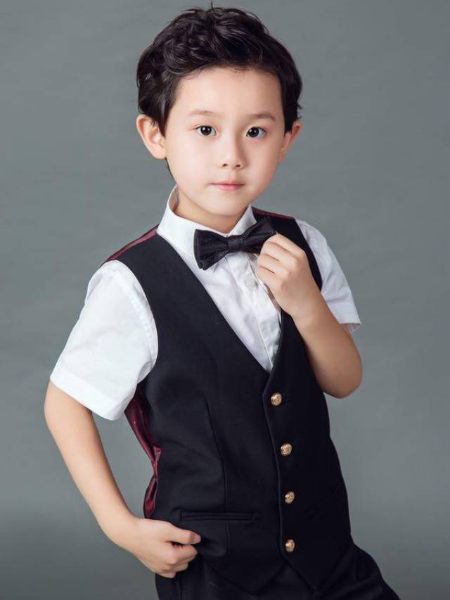 《幸福一家人》暖心收官 小演员廖振豪饰演宝宝