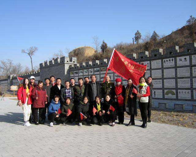 师从父亲,有独道研究,十五岁后,遍访名师,曾师于德胜老,并函授于天津