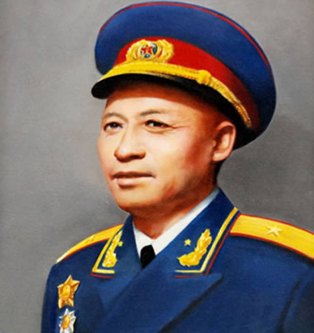 其实,在我军也有这样的人物,比如开国少将李福泽,山东昌邑人.