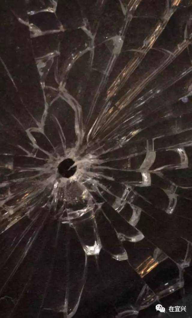 宜兴城东多家高层业主玻璃被击碎!玩弹弓一不小心就会构成犯罪!