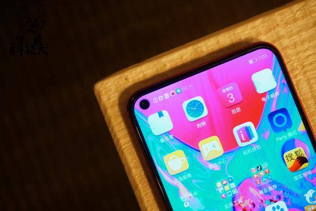 4 英寸 fhd (2310x1080)的lcd屏幕,客观的说在这个价位段中这个屏幕算