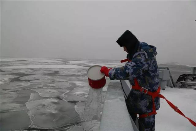 一组没有ps的军人"冰雕照"曝光,这才是这个冬天最该刷屏的