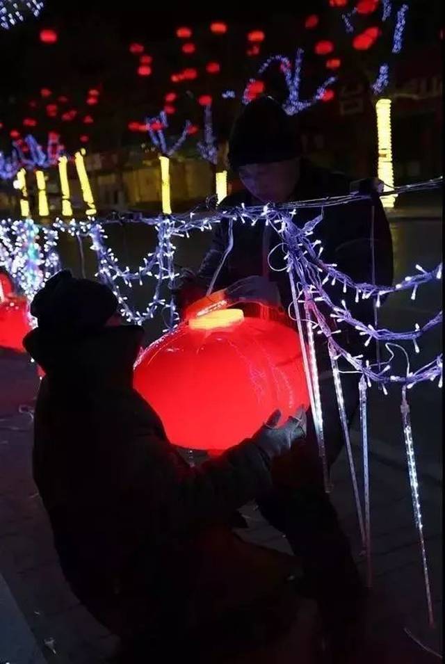 临沂最美解放路1月31日亮灯，新增彩虹门将惊艳所有人！