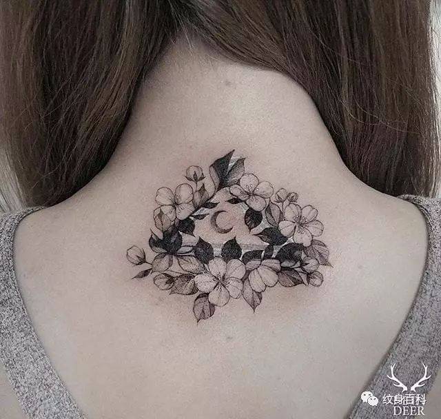 是否,女生都会喜欢这样的花卉纹身?