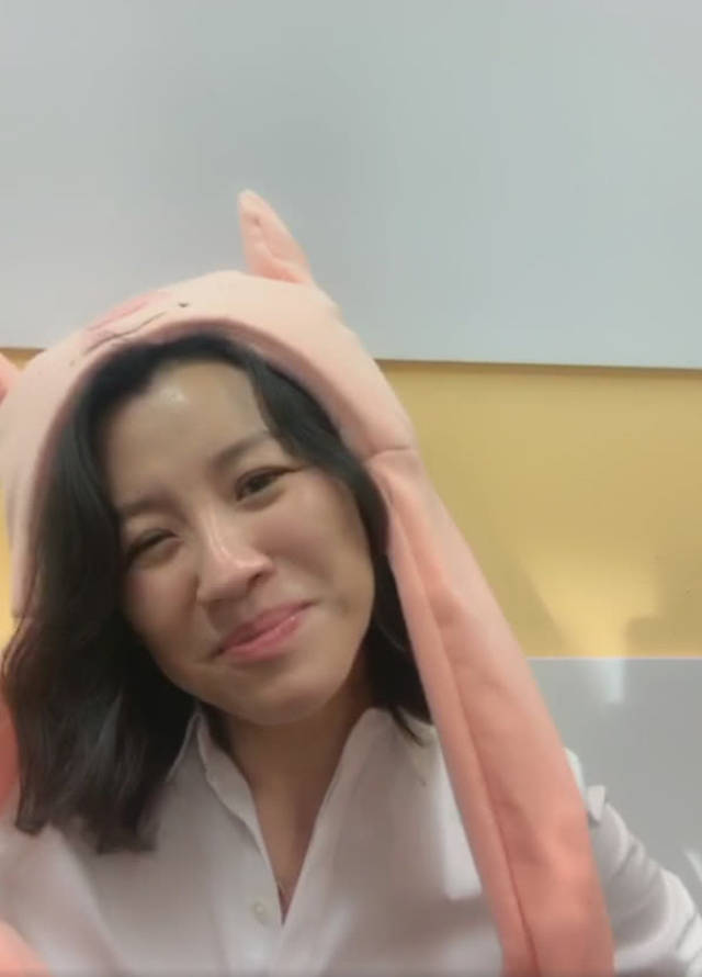 喜感的大娘子被网友制作成一系列表情包的她戏外似乎也有了"偶像包袱"