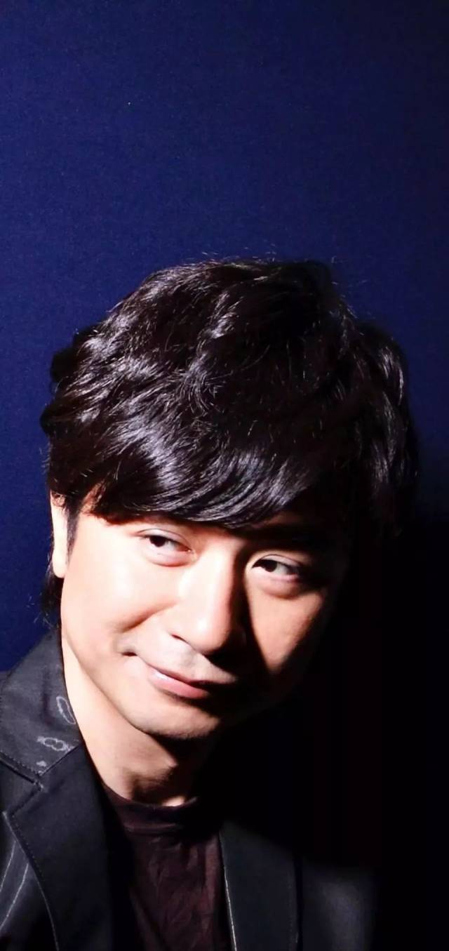 他被视为罗大佑的接班人用一句口头禅写出一首传唱金曲