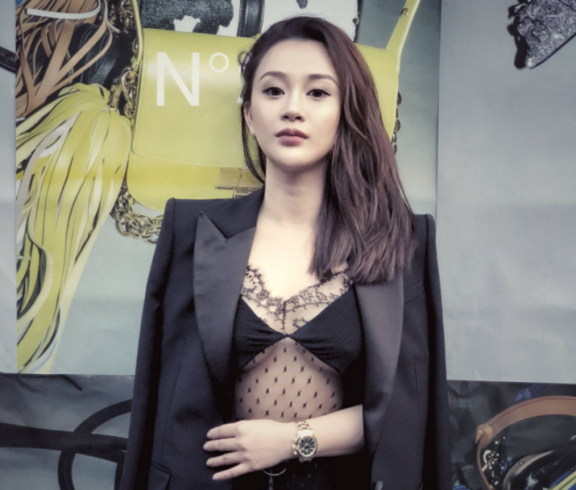 吴秀波片场探班,陈昱霖尽力解释二人关系,一旁赵丽颖表情很微妙