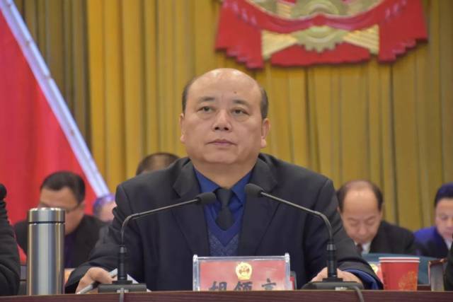 8时30分许,胡领高宣布大会开幕:"我宣布,临川区第五届人民代表大会第