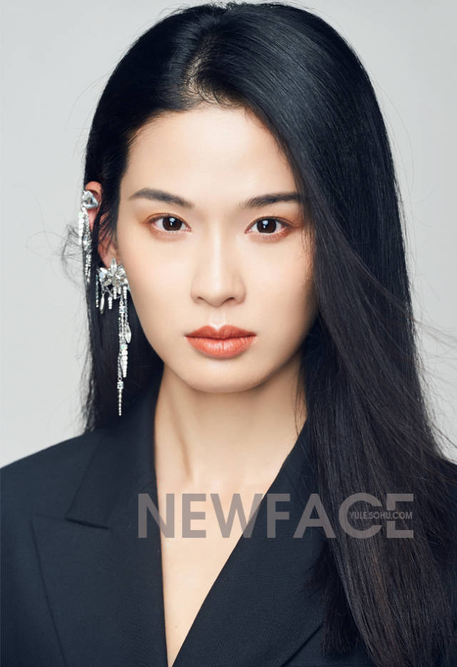 newface屈菁菁:有人说她长了一张"电影脸"