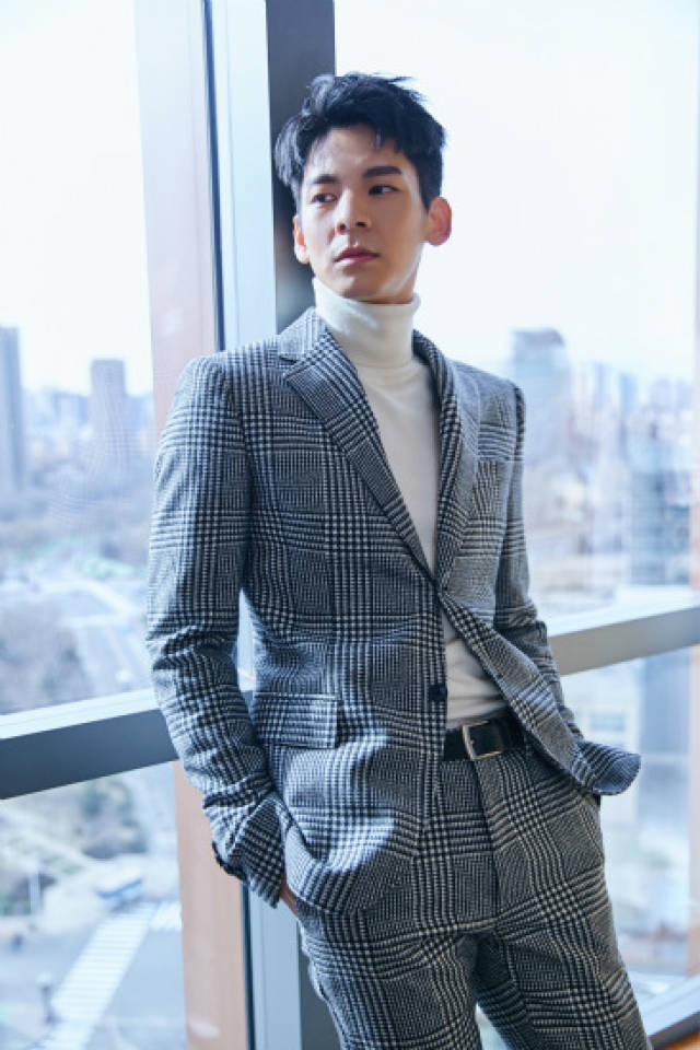 林柏宏冬日西装写真曝光笑容温暖动人