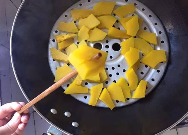 烤箱版南瓜糯米饼,无油零添加,香甜软糯,一口一个!