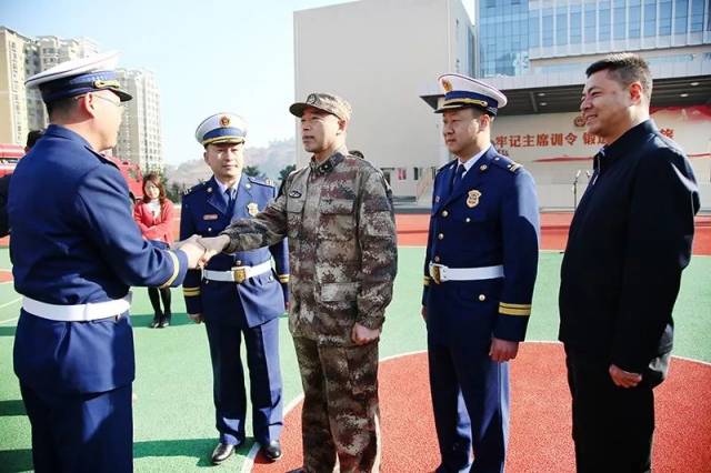 省委常委省军区司令员姜永申节前慰问攀枝花消防指战员