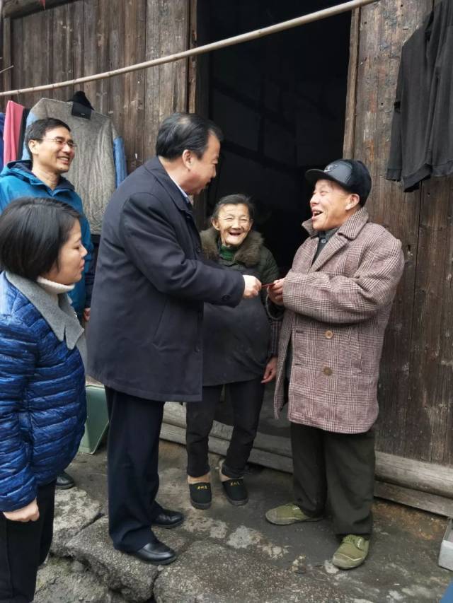 省财政厅副厅长潘昌坤一行春节前夕走访慰问太源畲族乡贫困户