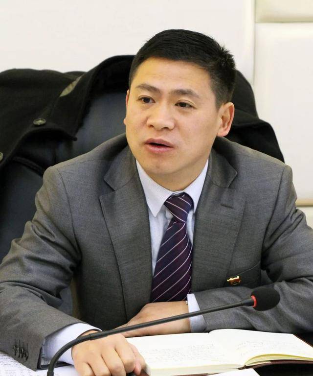 李沅勇参加代表团讨论强调:不辱使命 决胜脱贫摘帽