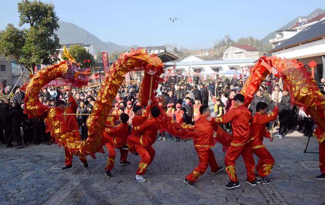浙江仙居:舞龙狮 捣年糕 磨豆腐 扮村姑 乡村年俗文化节真热闹