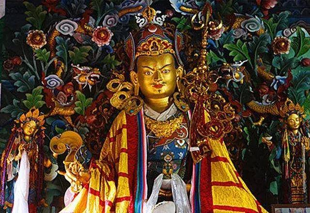 梵林文化-索达吉堪布:经常把莲师像戴在身上很重要