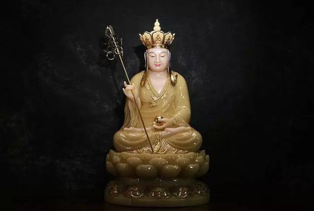 地藏菩萨是满天神佛中唯一一个不愿意被凡人跪拜的佛?