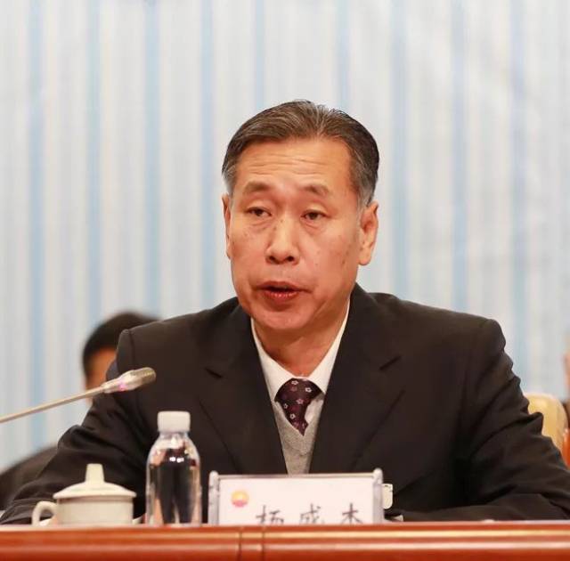 公司总经理齐振林做《增强战略定力,坚定发展方向,加快推动油田高质量