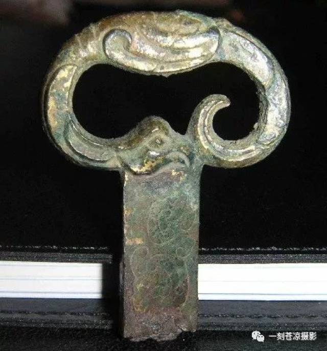 从《古董局中局》谈"大夏龙雀"