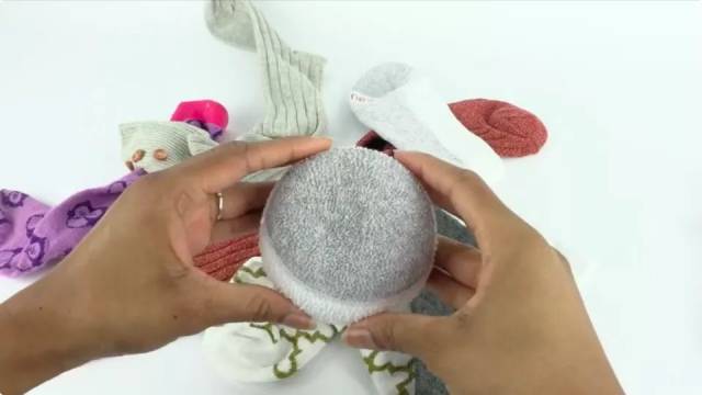 【家具】用旧袜子给芭比娃娃做榻榻米坐垫