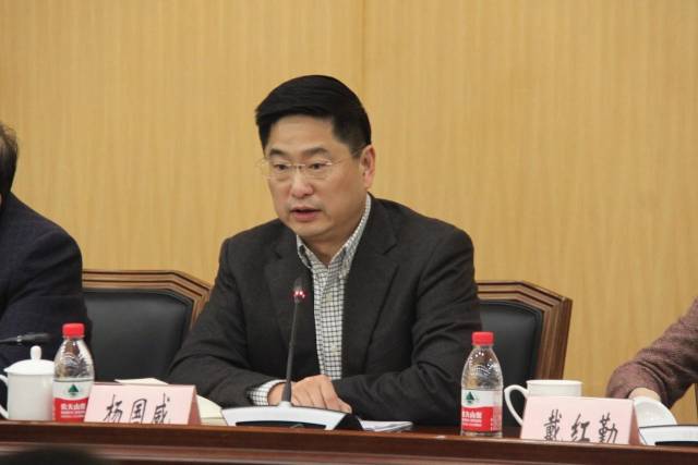 区卫计委主任杨国威回顾总结了2018年卫生计生工作取得