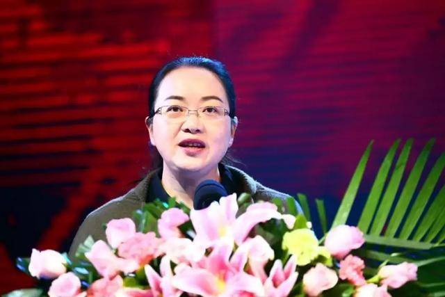 市委常委,宣传部长兰彬在会场上用"品腾冲,自然人文美不胜收;游腾冲