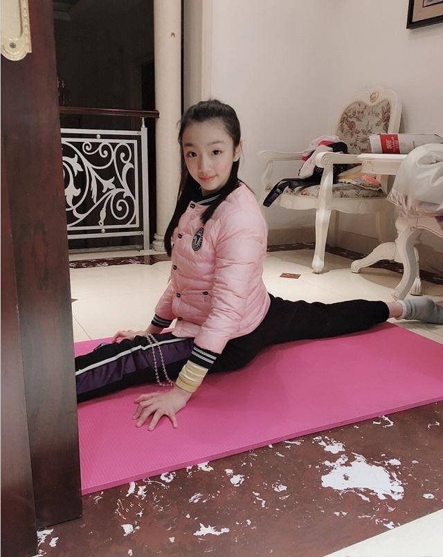 最强童星诞生!《知否》冯绍峰的女儿,年仅12岁才华横溢作品无数