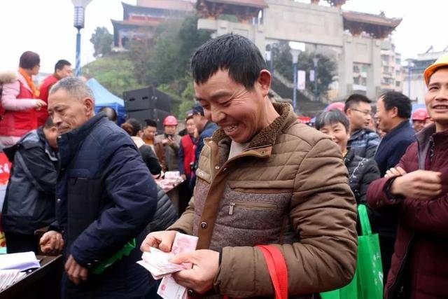 文明实践|喜滋滋,农民工喜领1040万工资!