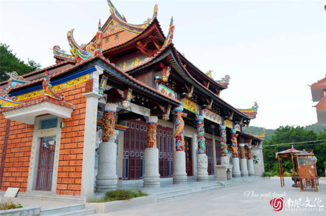 法址:涂寨镇文峰村林前九峰寺 联系电话:0595-87212828 九峰寺