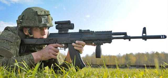 2,ak-12突击步枪arx-160单兵武器是意大利的"21世纪战士"的武器平台