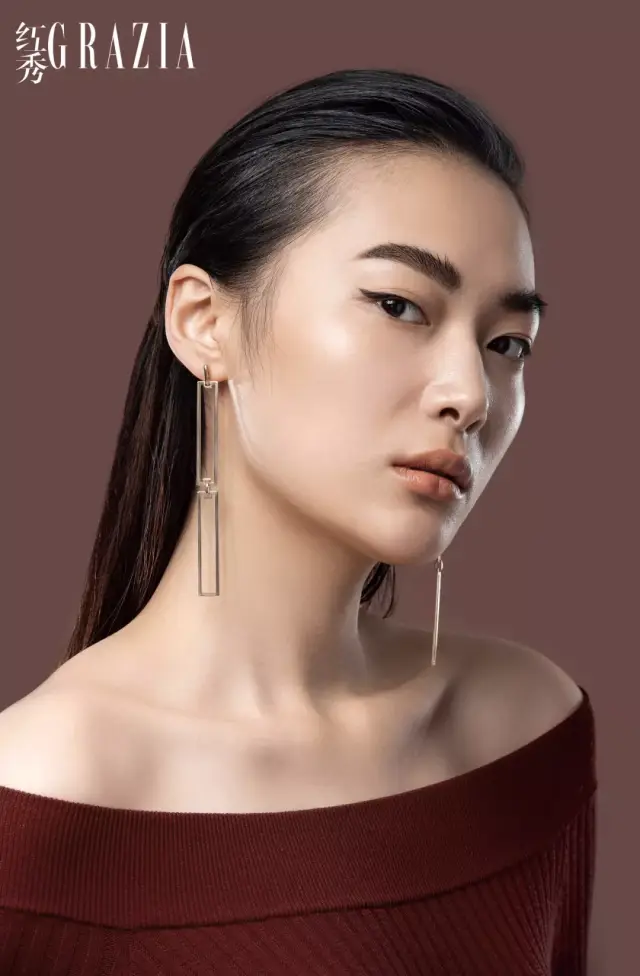 新面孔超模高明遥演绎「上下」 2019春夏系列 | 生,生机,生生不息