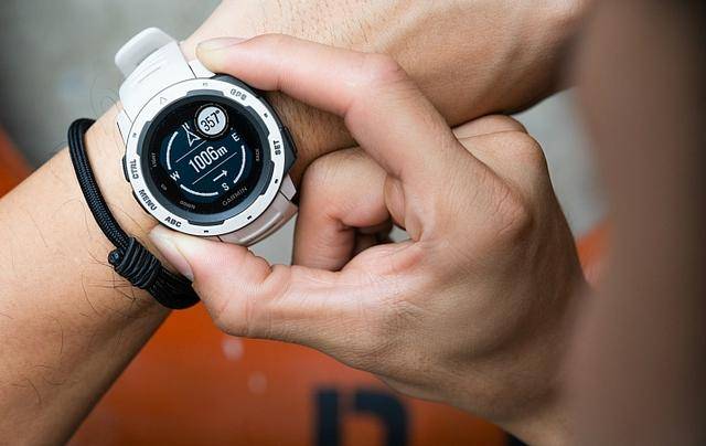 佳明garmin instinct户外运动腕表,功能之外同时拥有高颜值!