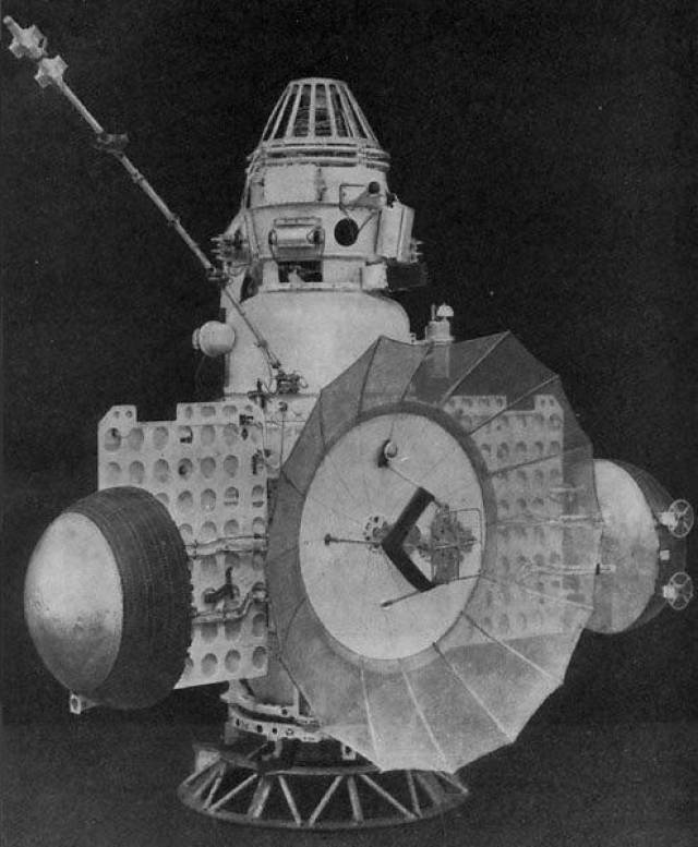 美国人注意到,苏联探测器发射到金星的无线电频率很特殊,如果能破译