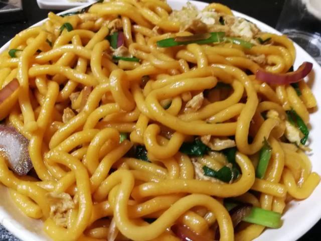 面包片虽说是大众首选,但是小编我却会选择这道丹东特色——炒碴子