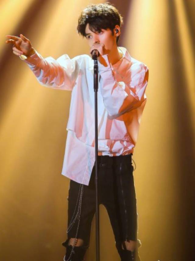 补位是俄一线创作美女歌手,小k悬!