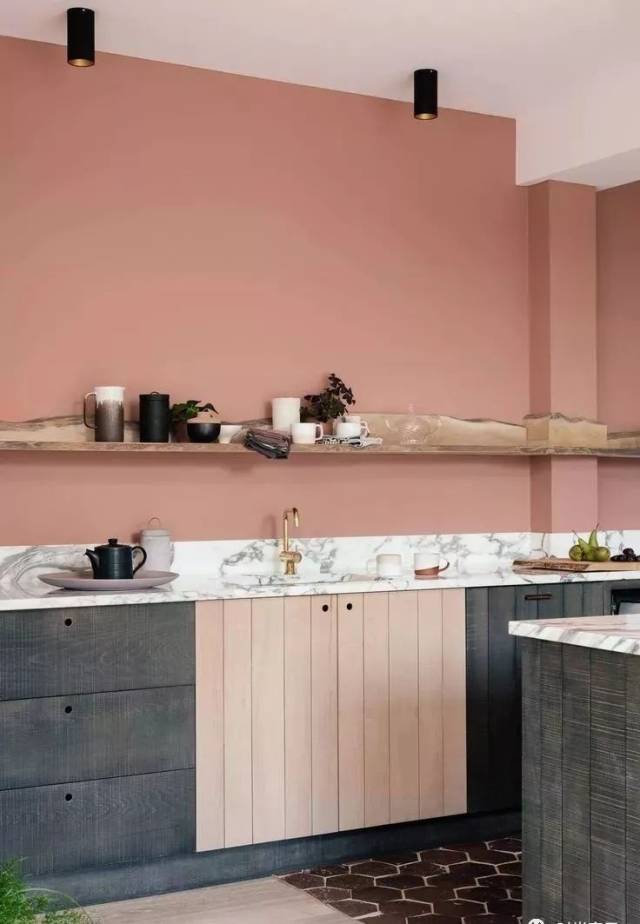 们对它的执念,不过到了一定年纪,粉红又会成为周边人士调侃你的槽点