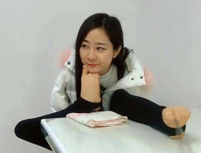 90后农村无臂姑娘,攻读大学脚能剥龙虾,网友:比我手都巧_手机搜狐网