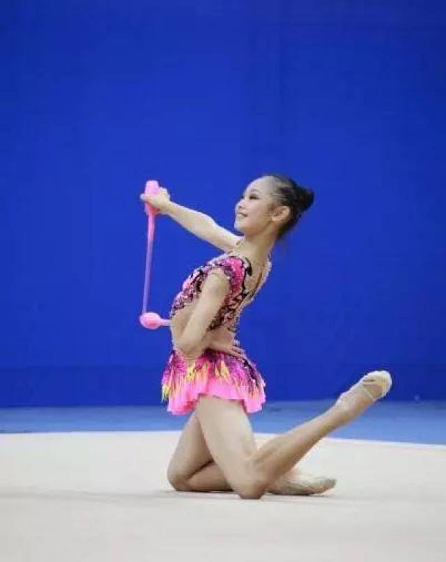 张悦晴2018年获艺术体操10枚国赛金牌2枚亚洲金牌;成为宁波市首个入选
