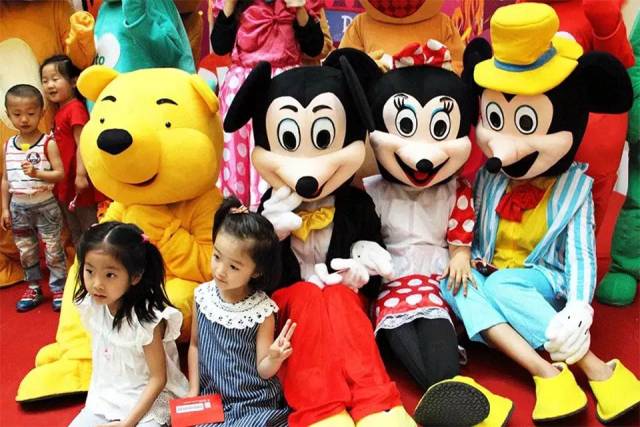 卡通巡游 卡通人偶大巡游 营造欢乐海洋