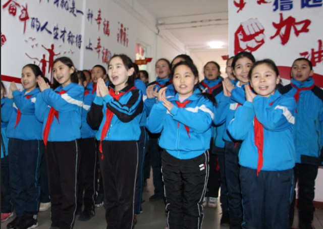 上海文艺网全国校园记者联盟新疆博乐市第五中学记者站隆重举行挂牌