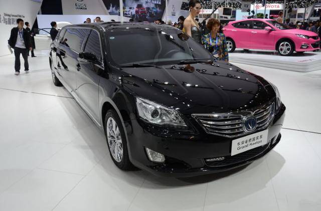 中国首台礼宾豪车进入市场长安睿骋礼宾加长版豪华车诞生