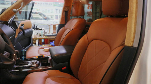 途乐升级真皮座椅,鹿皮顶